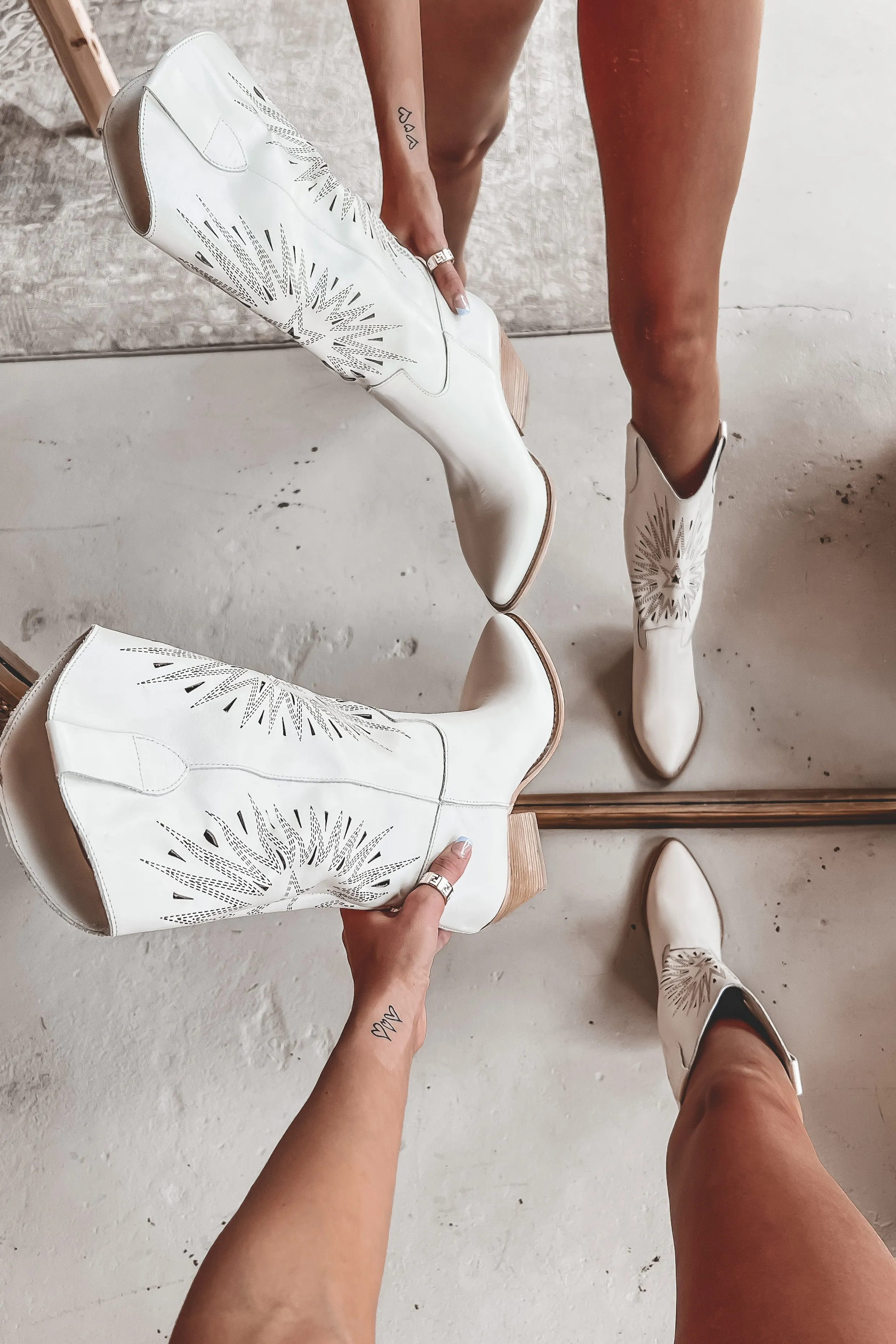 DEAL Walking Downtown White Leather White Western Boot