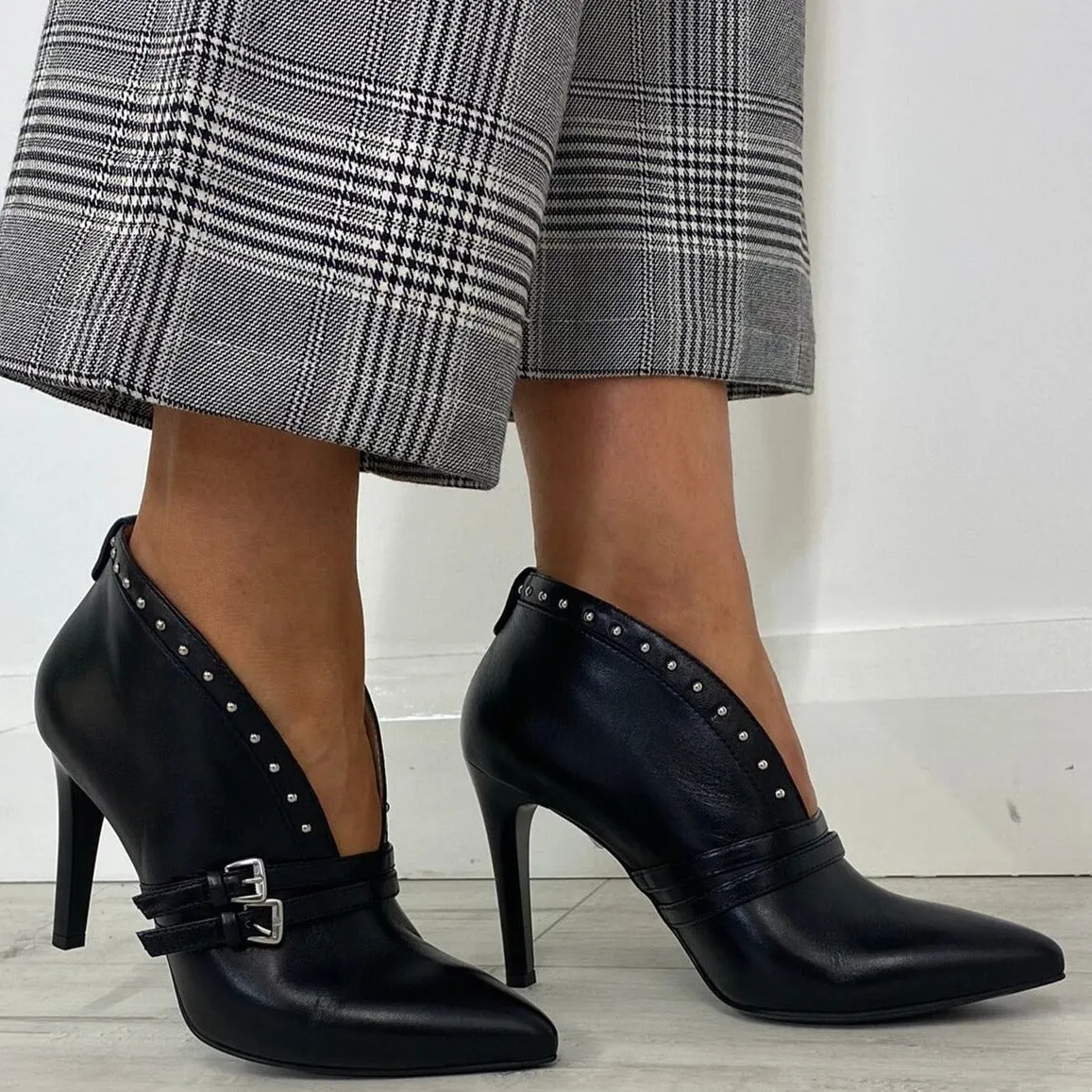 NeroGiardini Black Leather Studded Shoe Boots