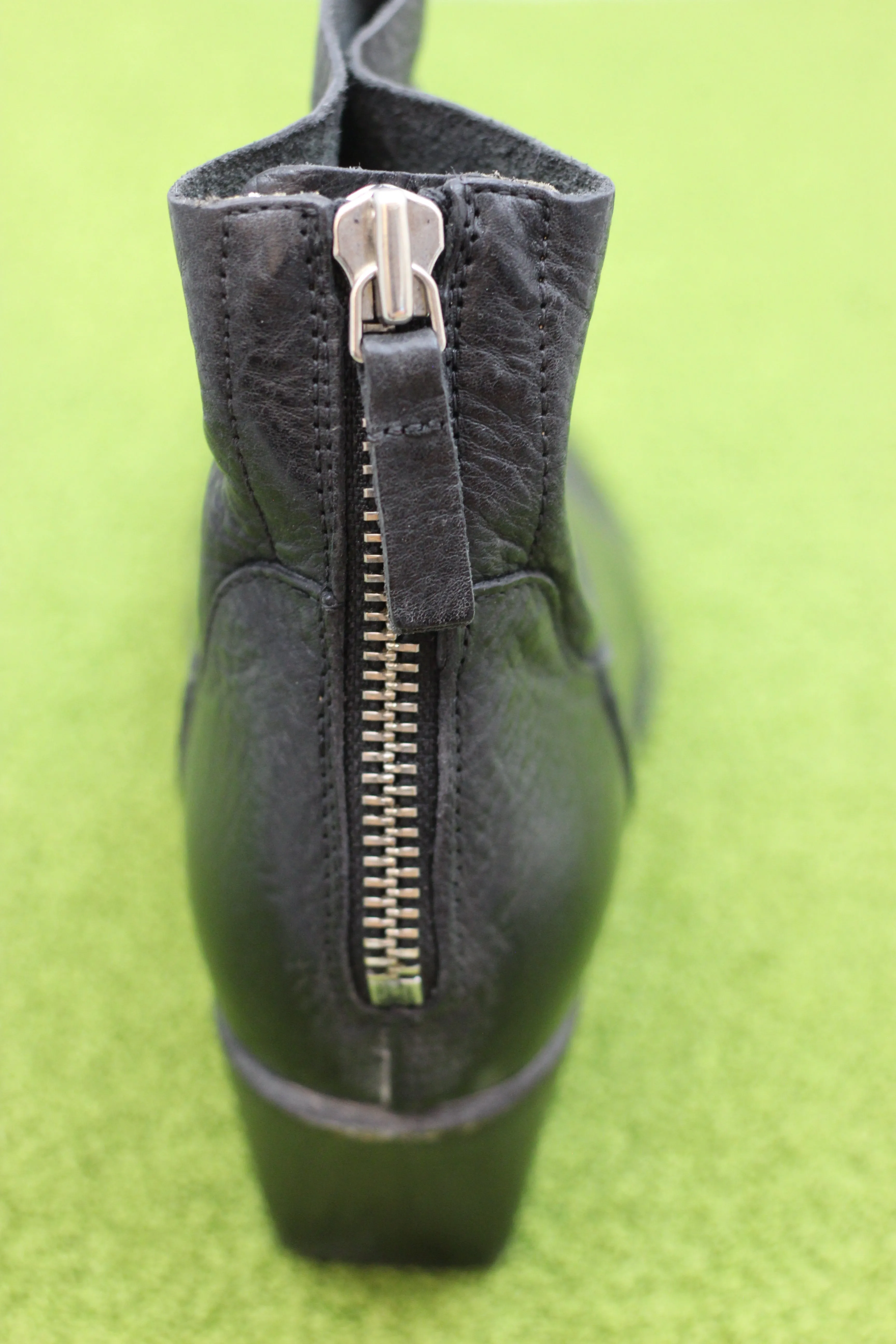Women's 30401C Zip Boot - Black Calf
